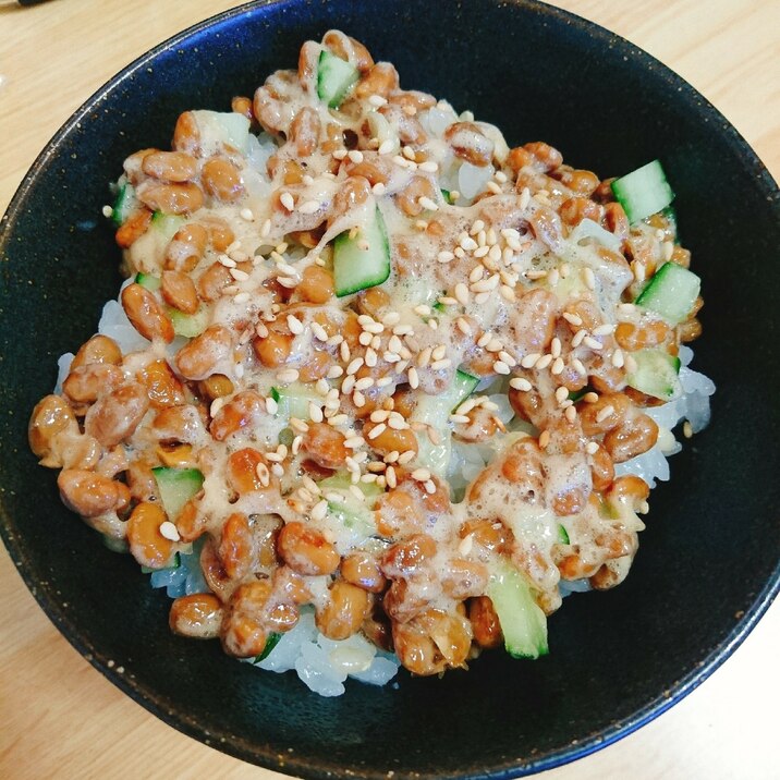 きゅうりとごまの納豆ご飯